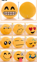 Oreiller doux en peluche pour le visage et le sourire