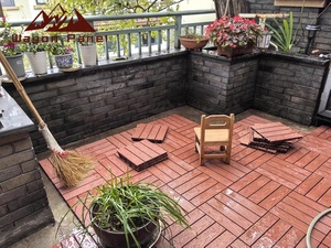 ウェイオン モダンデザイン 32*32cm WPC 木質プラスチック床材 滑り止め 防水 屋外 庭 テラス 公園 簡単設置 - Product Image 3