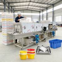 Volledig automatische hogedruk spuitwasinstallatie voor industriële trays voor de verwerking van vlees, vis, gevogelte en kip in de fabriek