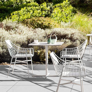 Banco de patio moderno de metal, resistente al agua, para uso en patios y salones de té. - Product Image 2