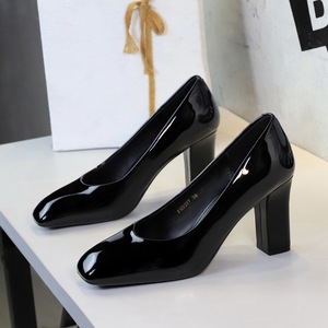 Escarpins à talon épais en cuir verni pour femme, style professionnel simple et élégant - Product Image 3