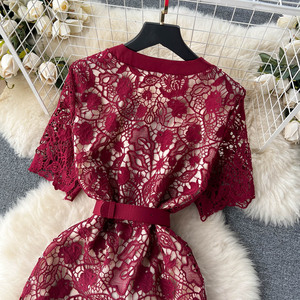 Style d'été léger <span class=keywords><strong>Mature</strong></span> simple boutonnage Robe pour femme à manches courtes Dentelle creuse Impression sexy Taille douce Taille naturelle - Product Image 5