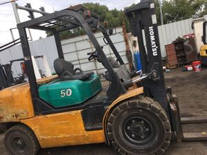 Chariot élévateur d'occasion KOMATSU FD50 pour travaux de terrassement - Offre Spéciale - Product Image 3