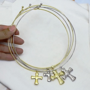 สร้อยคอโลหะคลาสสิกชุบทองคำ 18k พร้อมจี้รูปไม้กางเขนแบบเรียบง่าย - Product Image 5