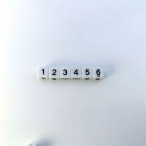 Mini Dados Blancos de RPG D6 Acrílicos de Seis Caras en Ángulo Recto de 8 mm para Enseñanza de Matemáticas y Juegos de Mesa - Product Image 2