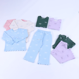 Conjunto de Sudadera y Pantalones Deportivos para Niñas, con Estampado de Lazo, Top con Dobladillo Ondulado y Pantalones de Pierna Recta - Product Image 3