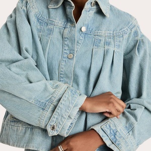 Chemise en jean western pour femme, personnalisée OEM, à manches ballon, boutonnée, en denim indigo clair délavé - Product Image 2