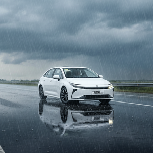 Nouvelle <span class=keywords><strong>Corolla</strong></span> Cross 2.0L CVT <span class=keywords><strong>Hybride</strong></span> Version Elite 2026 Sièges en Cuir Caméra Arrière Pneus R17 Conduite à Gauche Toit Ouvrant LED - Product Image 1