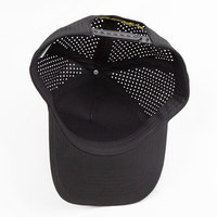 Gorra de Béisbol Deportiva Personalizada con Logotipo Bordado en la Parte Trasera, Logotipo de Silicona en la Parte Delantera con Perforaciones Transpirables Hechas con Láser
