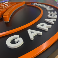 Enseigne LED ronde rétroéclairée personnalisée avec accents orange et blancs pour garage ou entreprise