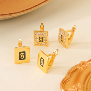 Boucles d'oreilles simples pour femmes, à clipser, étanches, plaquées or 21 carats, zircon, pour un usage quotidien - Product Image 4