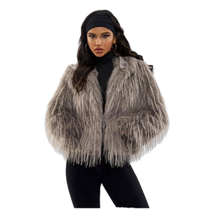 Manteau court en fausse fourrure coupe-vent pour femme, veste d'hiver à capuche, moelleuse, chaude, élégante et tendance - Product Image 1