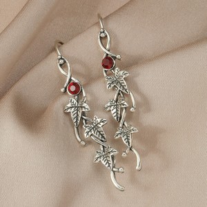 Orecchini da donna stile elfo con foglie di edera, gioielli vintage fantasia alla moda - Product Image 1