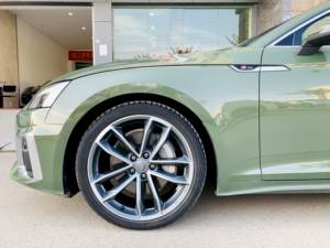 <span class=keywords><strong>Audi</strong></span> <span class=keywords><strong>A5</strong></span> <span class=keywords><strong>Essence</strong></span> 2.0 Turbo 2020 Berline d'<span class=keywords><strong>occasion</strong></span> Traction avant 5 places Cuir Foncé R19 Caméra arrière gauche - Product Image 5