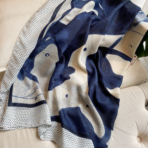 Thời Trang Bán Buôn Phụ Nữ Mới Đơn Giản Màu Hải Quân Chấm In Khăn Choàng Bandana Nữ Nhẹ Nhàng Chấm Bi Bông Lớn Khăn Vuông Hijab - Product Image 3