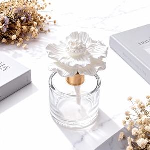 <span class=keywords><strong>Diffusore</strong></span> di Fragranza Finru in Vetro da 50ML con Fiori in Ceramica, Deodorante per Ambienti con <span class=keywords><strong>Oli</strong></span> <span class=keywords><strong>Essenziali</strong></span> - Product Image 1