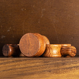 Direkt vom Hersteller: Modischer Körperschmuck aus Natürlichem Rohem Rosenholz mit Holztextur, Vintage-Ohrstecker - Product Image 6