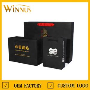 Logotipo personalizado estampado negro A3 A4 A5 comestibles camiseta <span class=keywords><strong>Jeans</strong></span> ropa comprador llevar bolsas de compras de papel de arte para ropa - Product Image 2