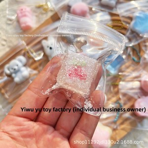 Giocattolo Antistress Unisex Stile Douyin, Mini Ciondolo per Borsa con Naso Spremibile, Gadget Divertente e Trendy - Product Image 2