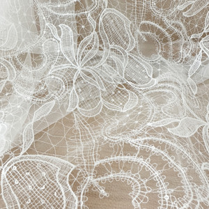 Váy cưới Nigeria dài, chất liệu ren thêu sequin, màu trắng, hoa xinh, chỉ tơ cá, vải ren thêu - Product Image 6