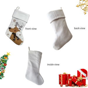 Chaussette de Noël blanche brodée motif renard et renne, vente directe usine BSCI pour le marché français, idéale pour les décorations festives - Product Image 3