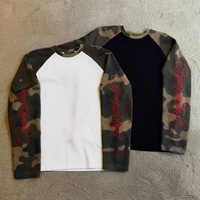 T-shirt à manches longues en tissu gaufré camouflage, col rond, coupe ample, avec logo brodé personnalisé, style hip-hop streetwear, doux et épais, à manches raglan