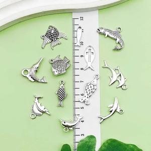 จี้รูปปลาโลหะผสมเงินโบราณขนาดกลาง อุปกรณ์ทำเครื่องประดับ DIY สำหรับสร้อยข้อมือและสร้อยคอ - Product Image 3