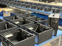 Châssis PC industriel compact portable avec 4 emplacements d'extension, support GPU, captureur de cadre, alimentation intégrée, serveur d'automatisation embarqué en stock