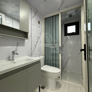 <span class=keywords><strong>Maison</strong></span> conteneur modulaire préfabriquée de 20 pieds en acier galvanisé, extensible, à deux étages, avec toit incliné et double ailes, pour chambre et bureau - Product Image 5