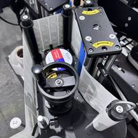 Máquina Etiquetadora Automática de Doble Cara Zhongjie 304SS con PLC Mitsubishi para Botellas de Detergente y Bebidas