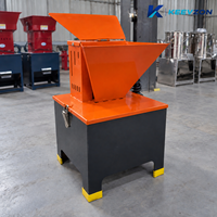 Machine à moudre le maïs à corps métallique, entrée large, support stable, conception pratique et peu encombrante pour les fermes rurales et les petites usines d'alimentation animale