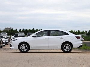 Nouvelle Offre Spéciale Roewe i5 2026 1.5L <span class=keywords><strong>Essence</strong></span> Aspirée Manuelle Berline Conduite à Gauche CarPlay Prise <span class=keywords><strong>de</strong></span> Climatisation Arrière - Product Image 4