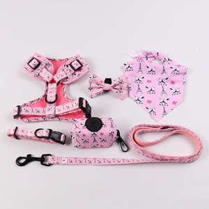 OKEYPETS รับผลิตสายรัดอกสุนัขแบบกำหนดเอง พร้อมโลโก้  แฟชั่นสีชมพู  ทำจากนีโอพรีน พิมพ์ลายแบบซับลิเมชั่น  สายรัดอกสุนัขแบบไม่รัดคอ สำหรับเทศกาลคริสต์มาส - Product Image 1