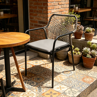Ensemble table et chaises d'extérieur moderne avec coussin imperméable en rotin PE résistant aux UV pour terrasse, cour, balcon