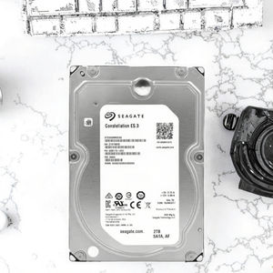 新しいパープル2TB ST2000NM0033内蔵HDD 3.5インチ 64Mキャッシュ SATA III 6Gb/s メタル＆ラバー USA デスクトップハードディスク - Product Image 3