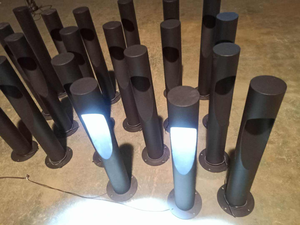 Lampadaire d'extérieur en métal couleur rouille style Art Déco - Étanche et résistant aux intempéries, sur pied, dimensions personnalisables - Product Image 2