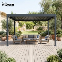 Pergola en aluminium imperméable au design moderne, structure d'ombrage motorisée pour l'extérieur avec lames orientables et capteur de pluie pour terrasse