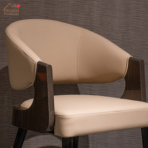 Sillas de Comedor de Cuero Genuino de Lujo Moderno Italiano Premium con Respaldo y Patas de Madera Ecológicas para Uso en Hoteles y Restaurantes - Product Image 3