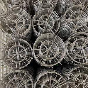 ตะแกรงนึ่งสแตนเลสแบบสามขา ชั้นวางหม้ออเนกประสงค์สำหรับทำอาหารในครัว พร้อมด้ามจับสแตนเลส - Product Image 1