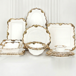 Plato Cuadrado de Porcelana Blanca con Borde Dorado, Vajilla de Lujo Ecológica en Caja de Regalo, Apto para Alimentos, para Bodas y Catering - Product Image 1