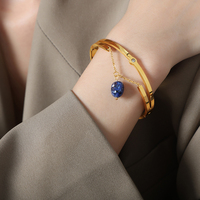 Vente en gros de bracelets jonc en acier inoxydable plaqué or avec pierre naturelle de style minimaliste chinois
