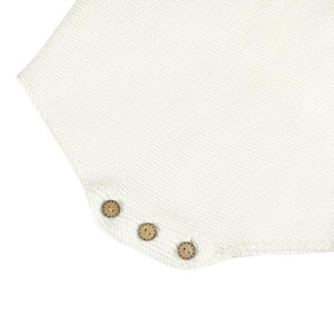 Venta de Fábrica: Ropa de Verano Blanca para Bebé, Hermoso, Cómodo y Suave Pelele para Niña - Product Image 3