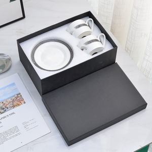 Meilleures ventes : Tasses et soucoupes en céramique inclinées en porcelaine fine dorée de luxe - Product Image 2