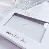 Boîte-cadeau en carton blanc personnalisé fermeture magnétique avec fenêtre en PVC transparent impression en relief manipulé presse sur l'emballage de faux ongles
