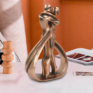 Artisanat en résine écologique pour les nouveaux couples Hug and Kiss Ornements pour le bureau à domicile pour la décoration de la Saint-Valentin - Product Image 2