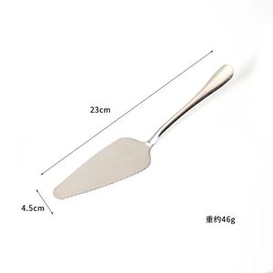 ไม้พายเค้กสแตนเลสแบบมีฟัน 23 ซม. อุปกรณ์ทำขนมรูปสามเหลี่ยมสำหรับเค้ก พิซซ่า ชีส - Product Image 1