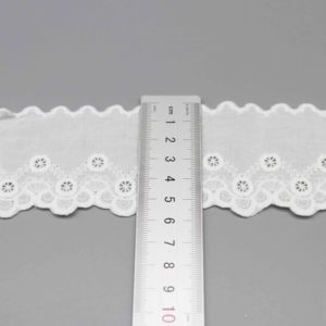 Classica Bordatura in <span class=keywords><strong>Pizzo</strong></span> Bianco di Cotone Ecologico con Occhielli 5,7cm Floreale Broderie Anglaise per Cucito di Abiti - Product Image 6