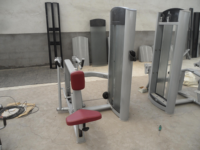 Machine à ramer assise ST-4009 de haute qualité en acier pour la musculation et l'entraînement musculaire