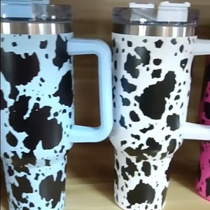 DD1757 Nuevo Vaso de Viaje con Asa, Taza de 40 oz con Aislamiento al Vacío para Coche, Mantiene Frío, Diseño de Grano de Vaca, Vaso para Boba y Cerveza - Product Image 5