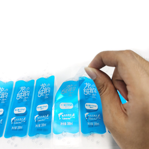 Etiquetas Adhesivas Transparentes de Plástico Impermeable con Impresión a Doble Cara Personalizada, Color Azul Verde, con Logotipo Transparente para Botellas - Product Image 1